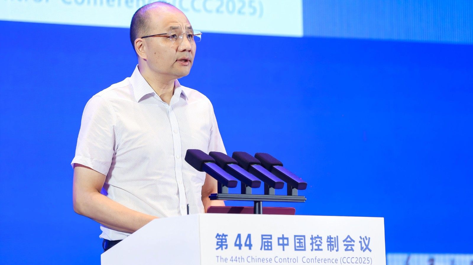 亚洲体育博彩平台
副校长刘贵文教授致辞2(1).jpg