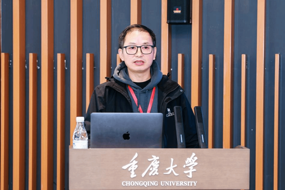 西南大学美术学院美术学系主任何东.png