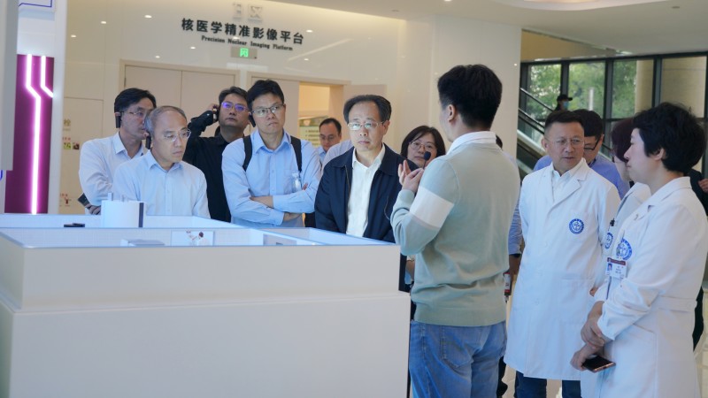 2、考察参观四川大学转化医学国家亚洲体育博彩平台
科技基础设施.jpg